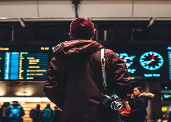 В США арестовали мужчину из-за попытки воспользоваться поддельным электронным билетом с помощью QR-кода