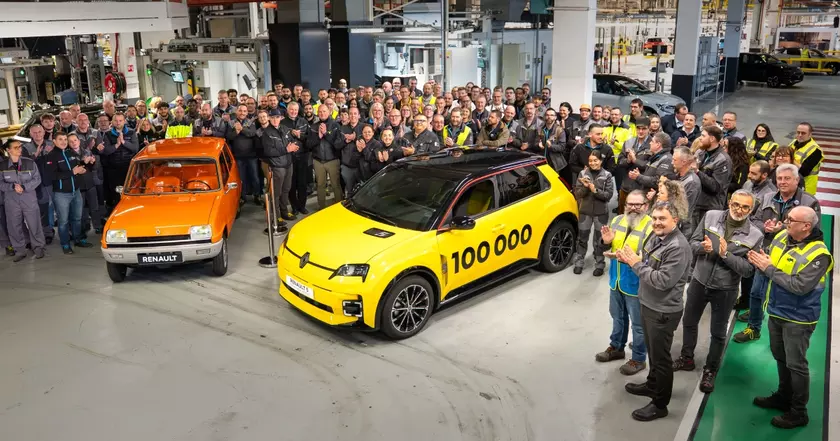 Юбилейный Renault R5: Компания отмечает выпуск 100-тысячного электромобиля
