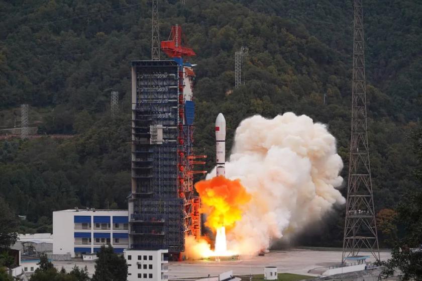 Китай начал создавать собственный аналог Starlink – ракета Long March 2D вывела на орбиту первый интернет-спутник Guowang