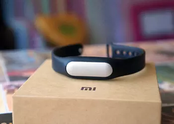 Обзор ультрабюджетного смарт-браслета Xiaomi MiBand: дешево и не сердито