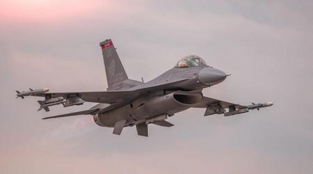 F-16CM pilot flips switches, ejects and crashes $27 million fighter jet