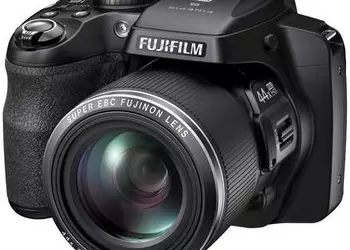 Ультразум Fujifilm FinePix S8400W: 44-кратное оптическое увеличение и Wi-Fi