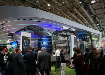 Стенд Intel CeBIT 2016 своими глазами: интернет вещей на винодельне, Big Data и смарт-часы для гольфа 