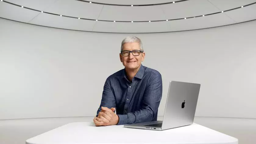 Tim Cook visits New Orleans during Super Bowl LIX