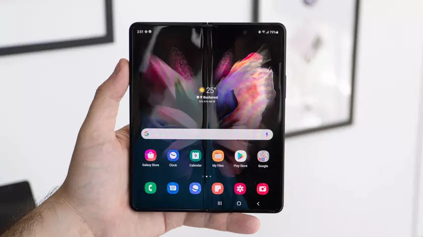В сгибаемых смартфонах Samsung Galaxy Fold 3 начали трескаться дисплеи после истечения срока гарантии
