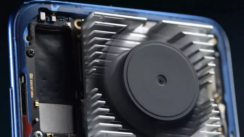 Энтузиасты превратили 100-долларовый Xiaomi Mi 9 в геймерский смартфон с батареей на 9900 мАч!