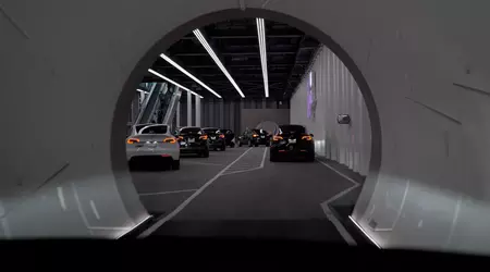 Une voiture Tesla se bloque dans le tunnel Vegas Loop au CES 2022