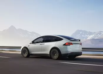 Tesla просит жителей Техаса не заряжать электромобили, а майнерам пришлось отключить фермы – всё из-за аномальной жары