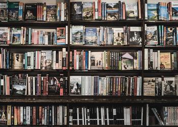 La Francia cerca di proteggere la sua industria libraria da Amazon vietando la consegna gratuita dei libri