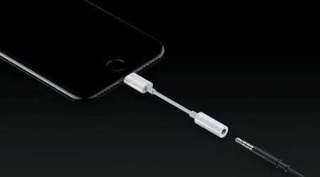 Apple dismette l'adattatore Lightning per il jack delle cuffie da 3,5 mm fornito con l'iPhone 7 nel 2016