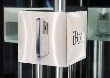 An original 2001 iPod sold for $29,000