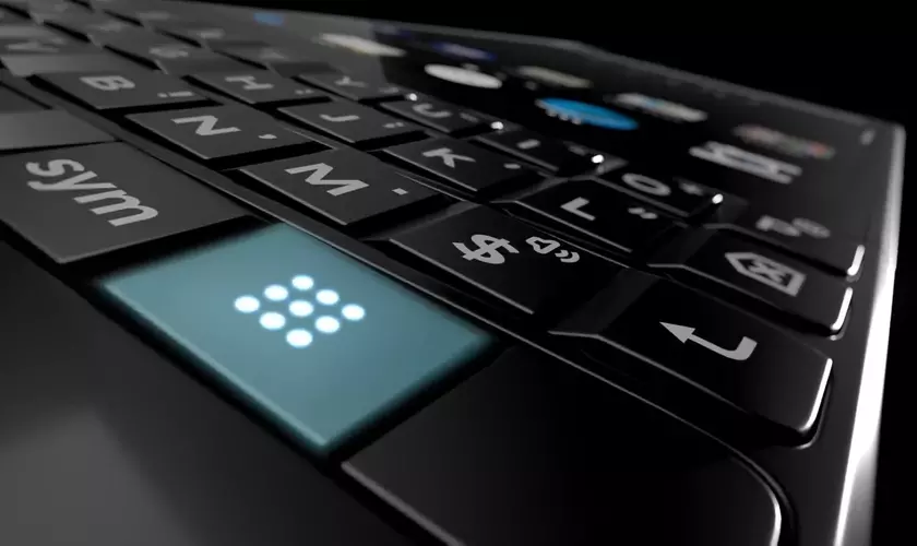 Официальный видеотизер BlackBerry Key2: сдвоенная камера, клавиатура и загадочная кнопка