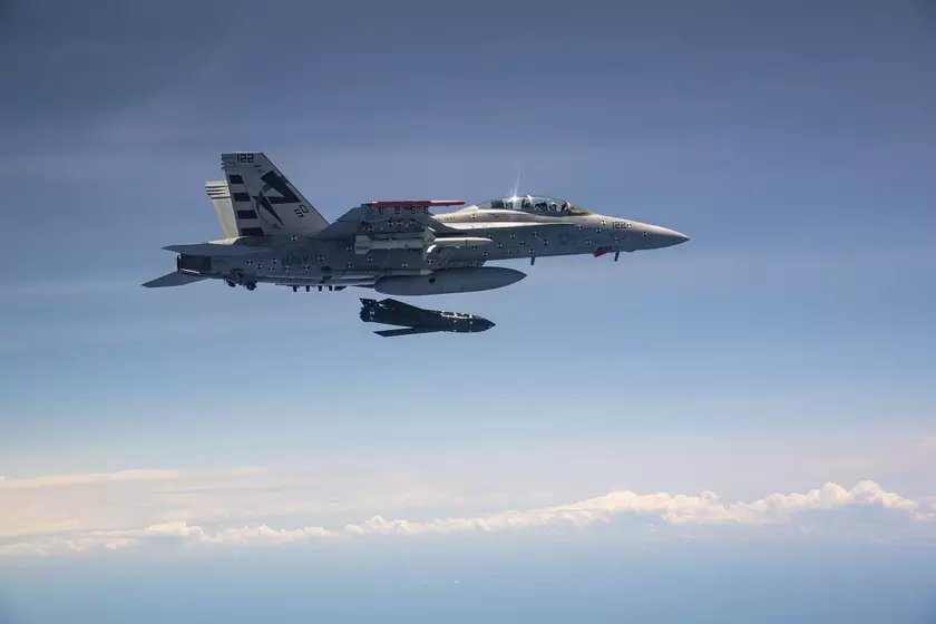 Lockheed Martin получила $443,76 млн на производство противокорабельных ракет AGM-158C LRASM