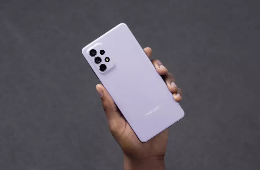 Samsung в новом обновлении для Galaxy A52 и Galaxy A52 5G улучшила камеры смартфонов