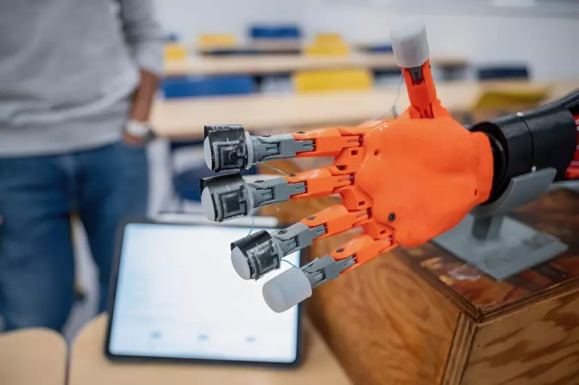 Прорыв в робототехнике: ученые вместе с Honda разработали сенсор, похожий на человеческую кожу - это позволит усовершенствовать человекоподобных роботов