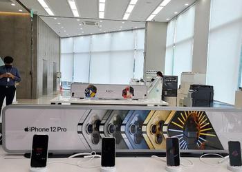 Suck it, Samsung: LG has started selling iPhone, Apple Watch and iPad in its brand stores after all