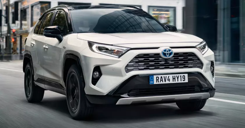 Тест-драйв Toyota RAV4 5-го поколения: Европейская версия в фокусе
