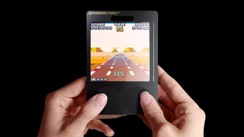 Представлена GamerCard — необычная ретро-консоль от племянника создателя культового ZX Spectrum