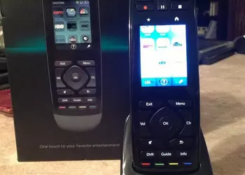 Внезапно, универсальный пульт Logitech Harmony Touch с сенсорным экраном