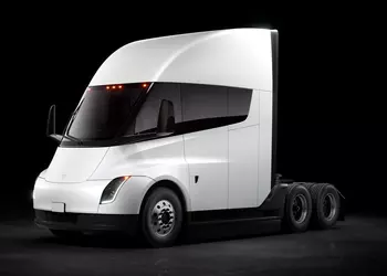 Tesla Semi в огне: электрогрузовик компании Илона Маска попал в серьёзное ДТП в США