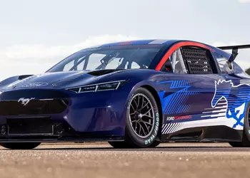 Ford представил полностью электрический прототип NASCAR, вдохновленный Mustang Mach-E