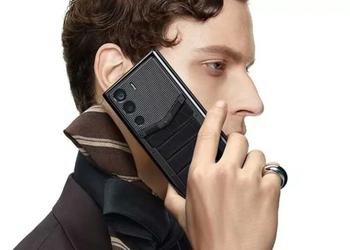 Vertu has unveiled the Metavertu premium smartphone for cryptocurrency and NFT with alligator skin, gold and diamonds. It costs $41,000