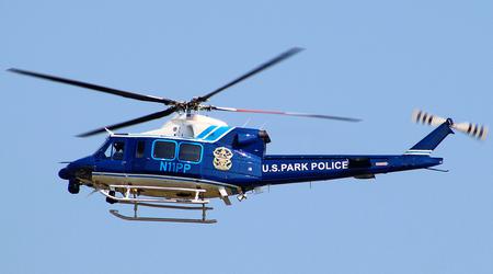 L'hélicoptère Bell 412EP lance le drone kamikaze Hero-120 et détruit la cible à une distance de 50 km.