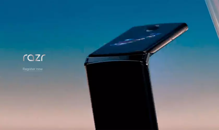 «Раскладушку» Motorola RAZR показали на новых изображениях за две недели до анонса