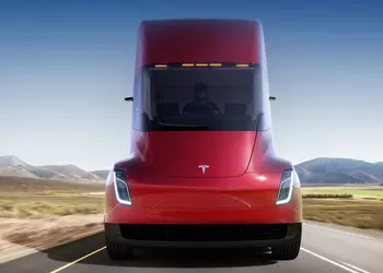 Tesla представила электрогрузовик Semi и обновленный спорткар Roadster