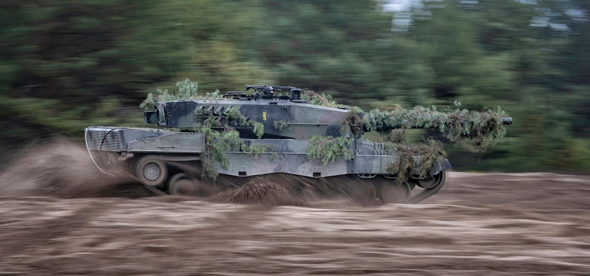 Slovakia received the first German Leopard 2A4 tank to replace the BMP ...