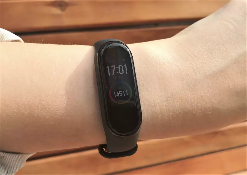 Обзор Xiaomi Mi Band 4: новый эталон фитнес-браслетов