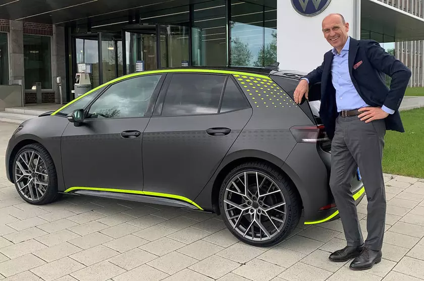 Volkswagen представила ID.X: «заряженная» версия электрокара ID.3 с полным приводом, разгоном до «сотни» за 5.3 сек и режимом для дрифта, как у Golf R