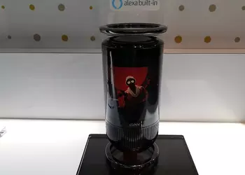 На CES 2019 привезли «умную» колонку Cleer Mirage с гибким AMOLED-дисплеем