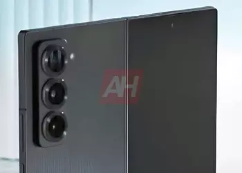 Samsung Galaxy Fold Special Edition has surfaced in a photo with a slim body and triple camera