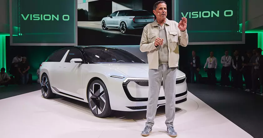 Клаус Цельмер представил концепт-кар Škoda Vision O в Мюнхене: Что носит будущее?
