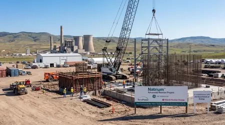 Більше не лише софт: Біллл Гейтс почав будувати в США атомний реактор на натрії