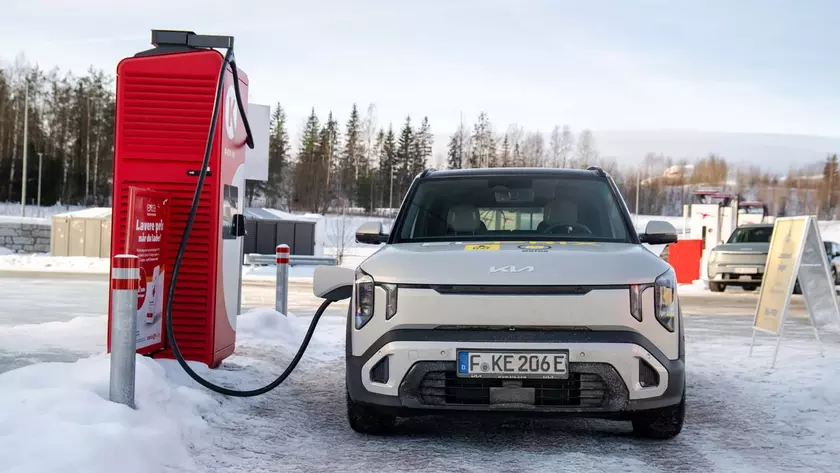 Краштест зимы: Kia EV2 на El Prix Winter Test Drive