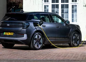 Ford UK предлагает бесплатную настенную зарядную станцию ​​для новых покупателей электромобилей