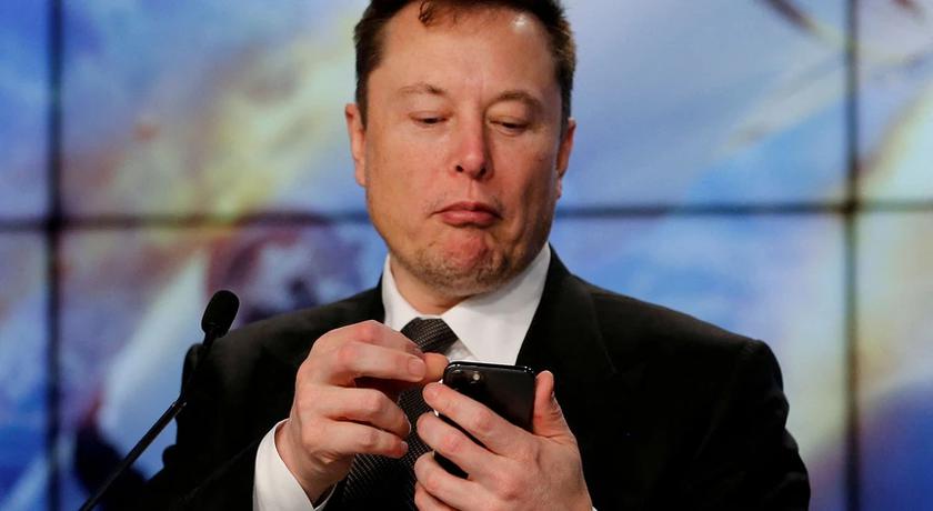 Полиция не станет штрафовать Илона Маска за использования смартфона во время поездки на Tesla с активированным Full Self-Driving