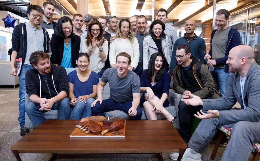 Марк Цукерберг велел топ-менеджерам Facebook перейти на Android-смартфоны