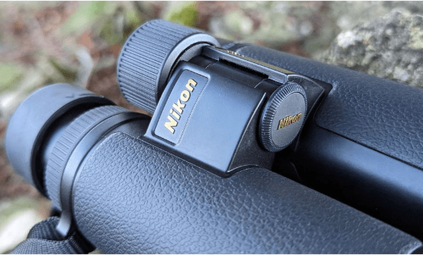 Binocolo con armatura Nikon MONARCH HG 10X42