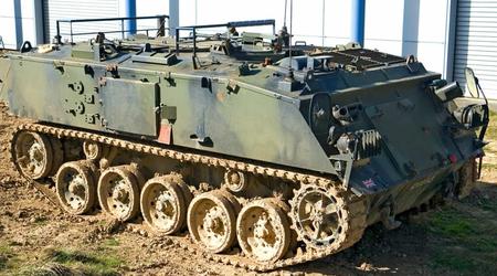 Voluntarios compran 17 vehículos blindados para Azov en el Reino Unido