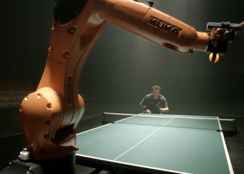 Интересные видео недели: настольный теннис с роботом, креативное приглашение Oppo и LEGO-робот