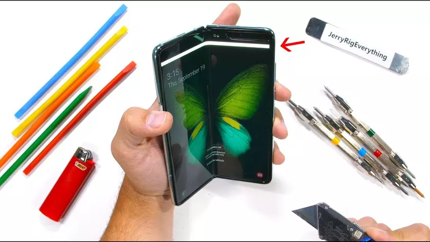 Samsung Galaxy Fold поступил в продажу в Европе и уже прошел тест на прочность