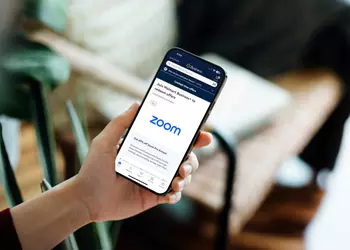 Zoom прекращает поддержку iOS 13 и iOS 14: пользователям пора обновляться