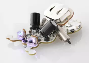 Робот-питомец Ringo с возможностью "воспитания"