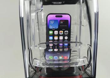 iPhone 14 Pro was ruthlessly ground in a blender: the kitchen appliances broke, but the smartphone cameras remained intact (video)