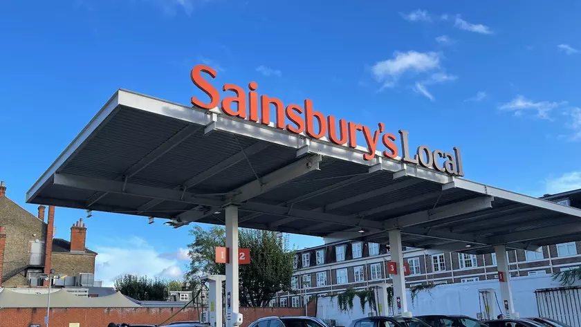 Amazon помогает открыть первый в Великобритании магазин без касс и персонала