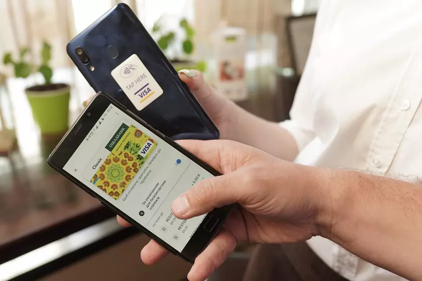 Visa и Ощадбанк запустили в Украине технологию Tap to Phone, которая превращает смартфон в POS-терминал