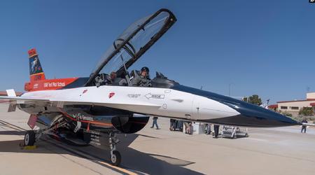 Kunstmatige intelligentie aan het roer van een gevechtsvliegtuig: de Amerikaanse luchtmacht heeft een geslaagde test gemeld van het op een F-16 gebaseerde onbemande vliegtuig X-62A VISTA.